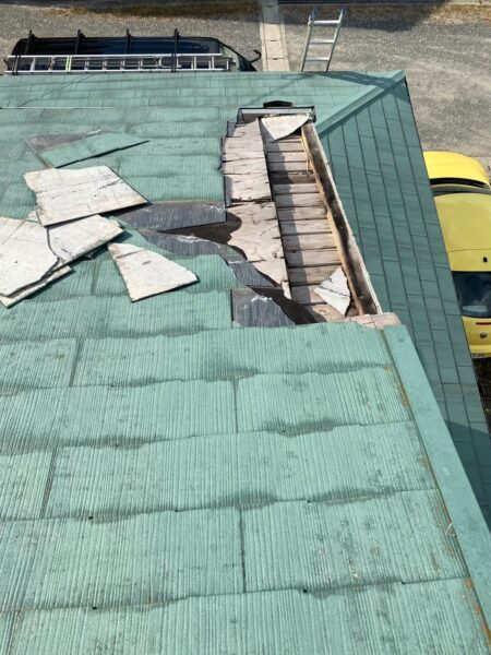 京都市山科区にて屋根修理〈台風によるスレート屋根の補修〉の施工前写真
