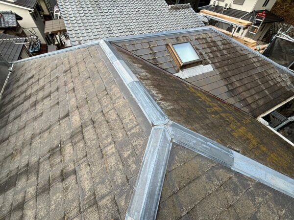 京都市山科区にて屋根修理〈スレート屋根からスーパーガルテクトへのカバー工法〉の施工前写真