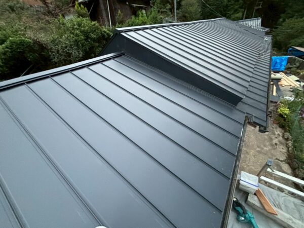 京都市右京区にて雨漏り修理・屋根修理〈瓦屋根の葺き替え工事〉の施工後写真